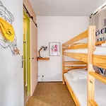 De Front De Apartment