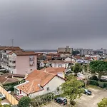 De Front De Apartment